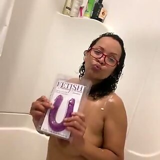 Anna Maria Mature Latina Shaving in the shower